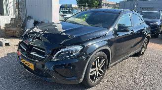 krockskadad bil auto Mercedes GLA 180 Ambition 2016/6