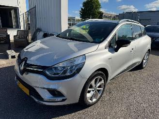 Vaurioauto  passenger cars Renault Clio Estate 0.9 TCe Limited 2017/2