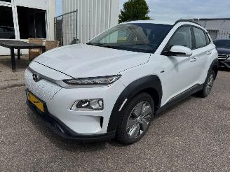 Damaged car Hyundai Kona EV Comfort 64 kWh 2020/12