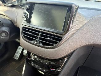 Peugeot 2008 1.6 VTi Féline picture 11