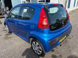 Peugeot 107 1.0-12V XS picture 3