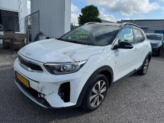 krockskadad bil auto Kia Stonic 1.0 T-GDi MHEV DynamicPlusLine 2022/1