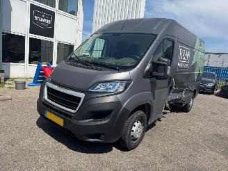 Voiture accidenté Peugeot Boxer 330 2.2 BlueHDi 120 L2H2 Premium 2021/8