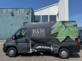 Peugeot Boxer 330 2.2 BlueHDi 120 L2H2 Premium picture 2