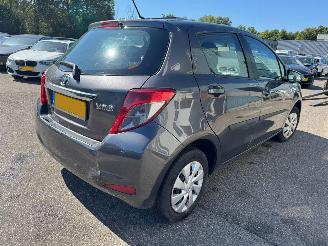 škoda osobní automobily Toyota Yaris 1.0 VVT-i Aspiration 2012/2