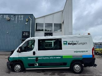 krockskadad bil bedrijf Peugeot Boxer 330 2.2 BlueHDi 140 L2H1 Premium DC 2022/10