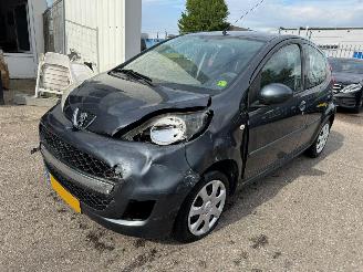 skadebil auto Peugeot 107 1.0-12V Urban Move 2010/10