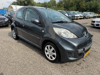 Peugeot 107 1.0-12V Urban Move picture 6
