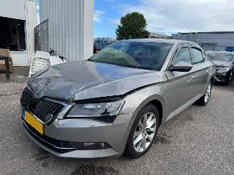 Coche accidentado Skoda Superb 1.8 AUTOMAAT TSI Style Business 2016/3