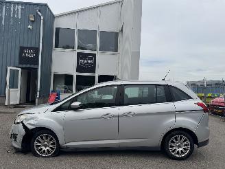 Vaurioauto  passenger cars Ford Grand C-Max 1.6 EcoBoost Titanium 7p. 2011/3