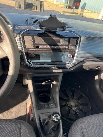 Volkswagen Up! 1.0 picture 13