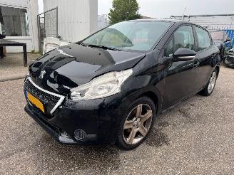 Voiture accidenté Peugeot 208 1.0 VTi Access 2014/3