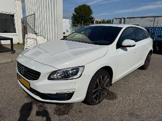 Voiture accidenté Volvo V-60 2.0 D4 Polar+ Dynamic 2017/9