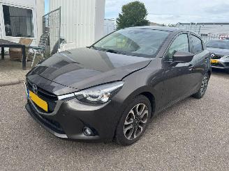 Vaurioauto  passenger cars Mazda 2 1.5 Skyactiv-G Skylease GT 2016/4