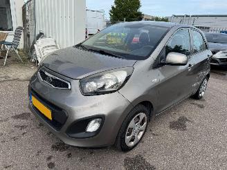 Schadeauto Kia Picanto 1.0 CVVT Comfort Pack 2012/4