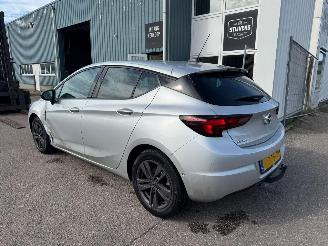 Opel Astra 1.2 Design & Tech picture 3