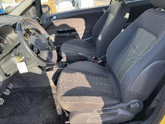 Opel Corsa 1.4-16V Color Edition picture 8
