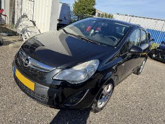 Vaurioauto  passenger cars Opel Corsa 1.4-16V Anniversary Edition 2013/3