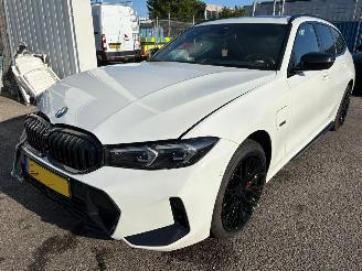uszkodzony samochody osobowe BMW 3-serie Touring 330e AUTOMAAT 2022/10