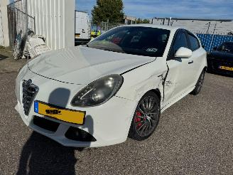 damaged passenger cars Alfa Romeo Giulietta Giulietta 1.4 T Distinctive 2011/1