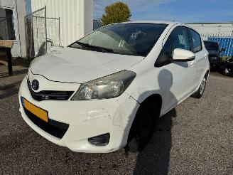 Vaurioauto  passenger cars Toyota Yaris 1.0 VVT-i Aspiration 2012/2