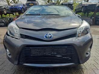 Coche siniestrado Toyota Yaris Yaris III (P13), Hatchback, 2010 / 2020 1.5 16V Hybrid 2012/7
