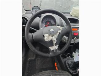 Peugeot 107 107, Hatchback, 2005 / 2014 1.0 12V picture 10