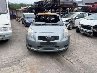 Vrakbiler auto Toyota Yaris Yaris II (P9), Hatchback, 2005 / 2014 1.3 16V VVT-i 2006/7