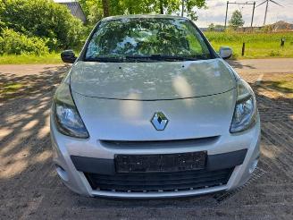 Uttjänta bilar auto Renault Clio Clio III (BR/CR), Hatchback, 2005 / 2014 1.2 16V 75 2011/2