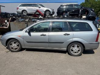 Vrakbiler auto Ford Focus Focus 1 Wagon, Combi, 1998 / 2004 1.4 16V 2002/7