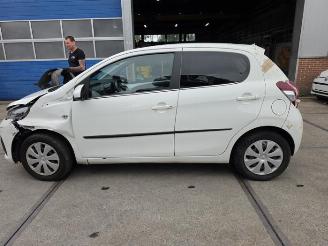Peugeot 108 108, Hatchback, 2014 1.0 12V VVT-i picture 3