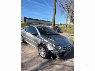 Vrakbiler auto Peugeot 206 206 CC (2D), Cabrio, 2000 / 2007 1.6 16V 2005/8