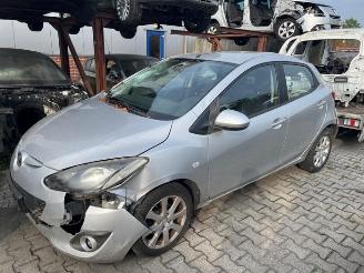 Vrakbiler auto Mazda 2 2 (DE), Hatchback, 2007 / 2015 1.5 16V MZR 2011/2