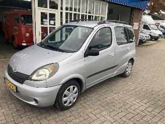 skadebil auto Toyota Yaris-verso YARIS VERSO 1.3 16V VVTI 2000/3