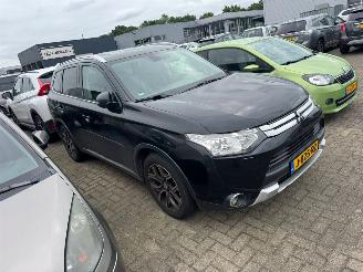 Unfallwagen Mitsubishi Outlander Outlander 2.2 7 Seats 2015/6