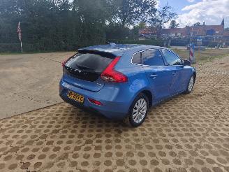 Volvo V-40 2.0 diesel airco picture 4