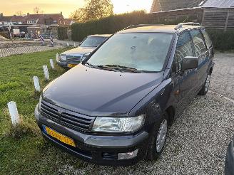 Damaged car Mitsubishi Space-wagon 2.4 AUTOMAAT 7 PERSOONS AIRCO 2000/4