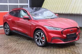 Vrakbiler auto Ford USA Mustang Mustang Mach-E, SUV, 2020 98kWh AWD 2021/5