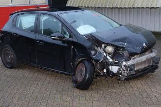 Salvage car Peugeot 208 208 I (CA/CC/CK/CL), Hatchback, 2012 / 2019 1.6 Blue HDi 100 2017/1