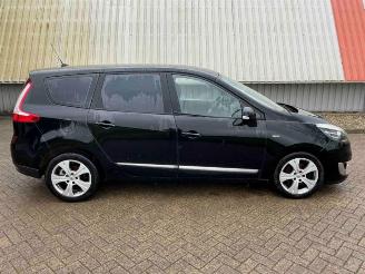 Vrakbiler auto Renault Scenic Scenic III (JZ), MPV, 2009 / 2016 1.6 Energy dCi 130 2012/5