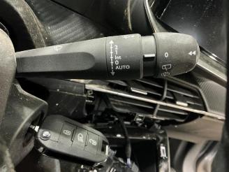 Peugeot 2008 2008 (UD/UK/UR/US/UX), MPV, 2019 1.2 VTi 12V PureTech 100 picture 19