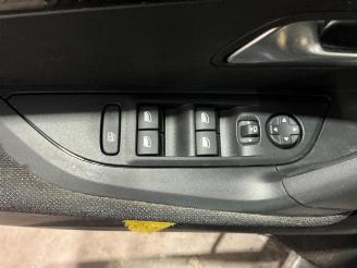 Peugeot 2008 2008 (UD/UK/UR/US/UX), MPV, 2019 1.2 VTi 12V PureTech 100 picture 17