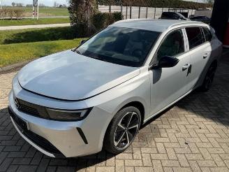 Vrakbiler auto Opel Astra Astra L Sports Tourer (F4/FC/FN/FR), Combi, 2021 1.6 Plug-in Hybrid Turbo 16V 2025/10