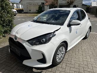 krockskadad bil auto Toyota Yaris 1.5 HYBRID ACTIVE 2022/12