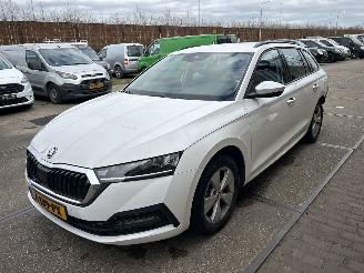 krockskadad bil auto Skoda Octavia 1.0 TSI BUSINESS EDITION 2024/6