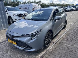 damaged passenger cars Toyota Corolla 1.8 HYBRID BUSINESS INTRO 2019/9