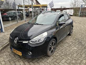 Vaurioauto  passenger cars Renault Clio ESTATE 0.9 TCE DYNAMIQUE 2013/9