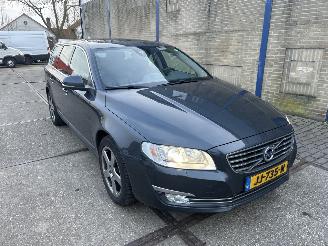 krockskadad bil auto Volvo V-70 2.0 T4 POLAR+ 2016/4