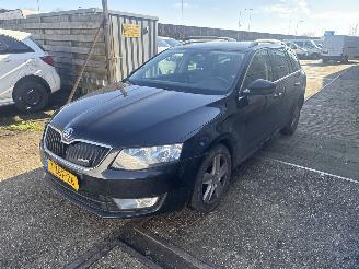 uszkodzony samochody osobowe Skoda Octavia 1.6 TDI Greenline Businessline 2014/12