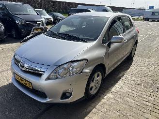 Damaged car Toyota Auris 1.8 FULL HYBRID ASPIRATION 2011/4
